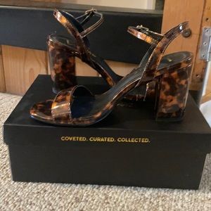 Lulu’s Arya Tortoise Heel